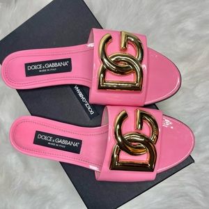 Dolce & Gabanna logo slides